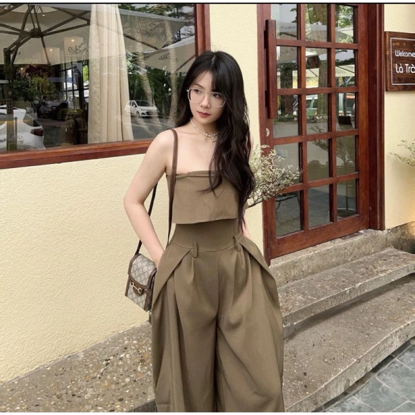 Đầm liền thân quây ngực, chiết eo duyên dáng: gọn nhẹ khi đứng nhưng lại gây bất tiện khi ngồi lâu - Ảnh 2 Đầm liền thân quây ngực, chiết eo duyên dáng: gọn nhẹ khi đứng nhưng lại gây bất tiện khi ngồi lâu - Ảnh 2