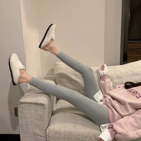 Khi những yếu tố này được tích hợp vào một chiếc legging, dù vải không quá dày, hiệu quả nâng hông vẫn được duy trì. (Ảnh 3)