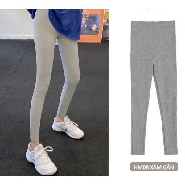Một mẫu legging hiện đang được ưa chuộng trên các sàn thương mại điện tử là Quần legging nữ dài thun gân cao cấp, nâng mông cạp cao, vải thun gân dày dặn. (Ảnh 4)