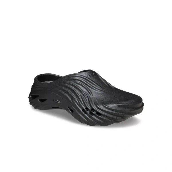 Độ nhẹ của giày clog unisex khiến người dùng thường bỏ qua nhu cầu kiểm tra độ bám trên nền ướt. - Ảnh 2 Độ nhẹ của giày clog unisex khiến người dùng thường bỏ qua nhu cầu kiểm tra độ bám trên nền ướt. - Ảnh 2