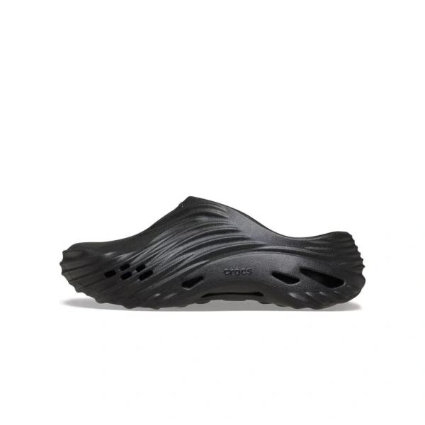 Độ nhẹ của giày clog unisex khiến người dùng thường bỏ qua nhu cầu kiểm tra độ bám trên nền ướt. - Ảnh 3 Độ nhẹ của giày clog unisex khiến người dùng thường bỏ qua nhu cầu kiểm tra độ bám trên nền ướt. - Ảnh 3