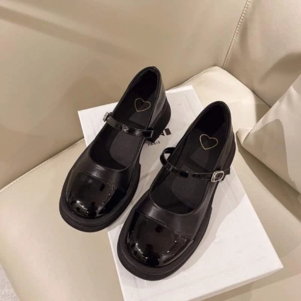 Giữa thị trường đầy rẫy các mẫu giày bup bê, mẫu Giày bup bê nữ FREE SHIP, giày oxford mũi vuông da bóng siêu đẹp TD_99 nổi bật với mức giá hợp lý (được giảm xuống 75.000 VNĐ). (Ảnh 4) Giữa thị trường đầy rẫy các mẫu giày bup bê, mẫu Giày bup bê nữ FREE SHIP, giày oxford mũi vuông da bóng siêu đẹp TD_99 nổi bật với mức giá hợp lý (được giảm xuống 75.000 VNĐ). (Ảnh 4)