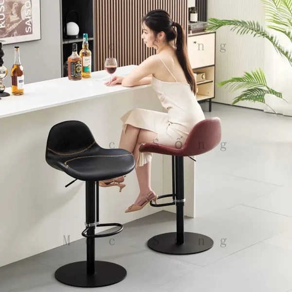 Không phải mọi ghế bar đều đáp ứng tiêu chuẩn “cao cấp” trong thực tiễn. (Ảnh 2) Không phải mọi ghế bar đều đáp ứng tiêu chuẩn “cao cấp” trong thực tiễn. (Ảnh 2)