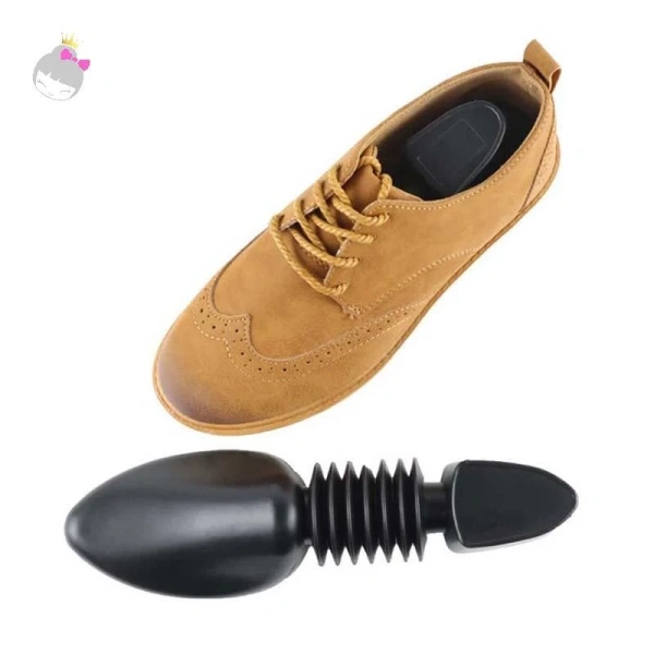 Những giá treo làm bằng gỗ hoặc kim loại rắn thường không có độ co giãn. (Ảnh 2) Những giá treo làm bằng gỗ hoặc kim loại rắn thường không có độ co giãn. (Ảnh 2)