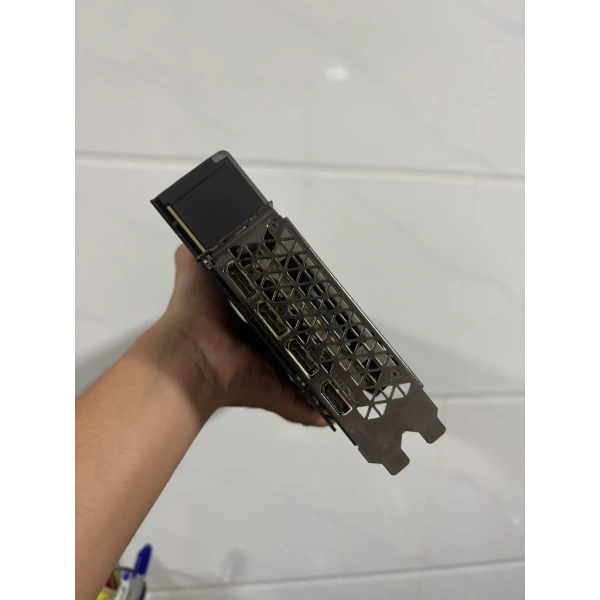 Water cooling sẽ giảm nhiệt độ tối đa xuống khoảng 55‑60 °C, giúp GPU luôn ở mức tối ưu. (Ảnh 5) Water cooling sẽ giảm nhiệt độ tối đa xuống khoảng 55‑60 °C, giúp GPU luôn ở mức tối ưu. (Ảnh 5)