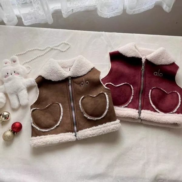 Trẻ sơ sinh và trẻ mới biết đi thường có nhu cầu “ô ấp” để cảm thấy an toàn, giống như trong bầu mẹ. (Ảnh 3)