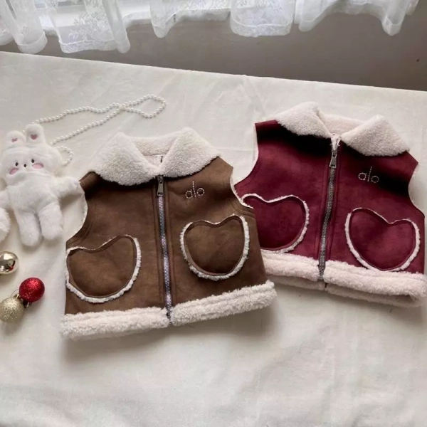 Việc chọn size áo phù hợp không chỉ ảnh hưởng đến vẻ ngoài mà còn ảnh hưởng đến sự thoải mái khi bé di chuyển. (Ảnh 4)