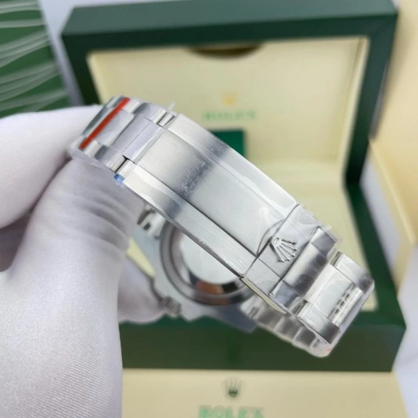 Khi dây thép không gỉ của đồng hồ nam khiến việc thay pin trở nên bất ngờ khó khăn - Ảnh 5 Khi dây thép không gỉ của đồng hồ nam khiến việc thay pin trở nên bất ngờ khó khăn - Ảnh 5