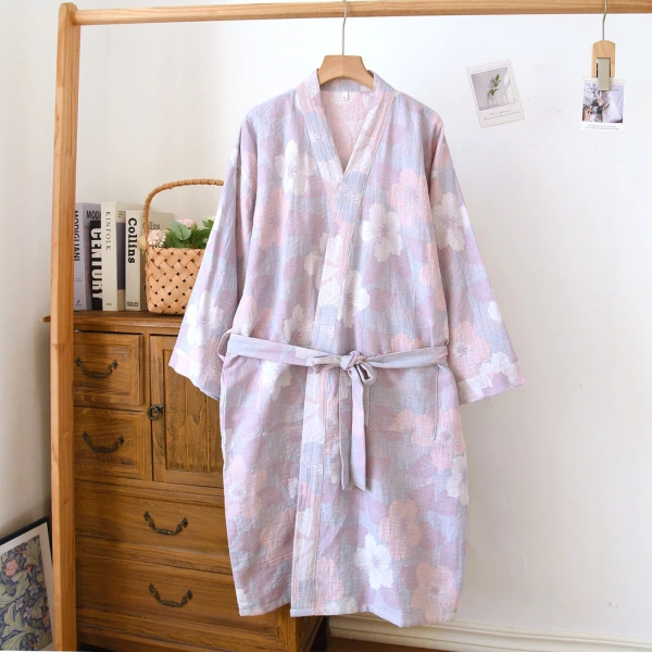 Trong phân khúc kimono ngủ cotton mỏng, mẫu Nhật Bản Kimono Váy Ngủ Nữ Cotton Nguyên Chất Nhuộm Sợi Jacquard Gạc nổi bật nhờ chất lượng vải cotton nguyên chất, thiết kế nhuộm sợi jacquard tinh xảo và màu gấc sang trọng. (Ảnh 4)