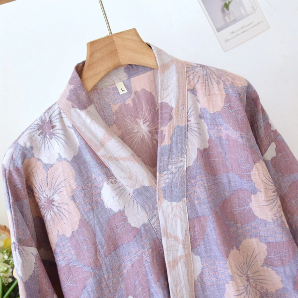 Mặc dù kimono cotton mỏng không mang lại cảm giác “nhiệt độ cao” như áo khoác dày, nhưng trong môi trường nhà có sưởi ấm nhẹ, hoặc khi bạn ghép thêm một chiếc áo dài, kimono vẫn cung cấp đủ ấm áp. (Ảnh 5)