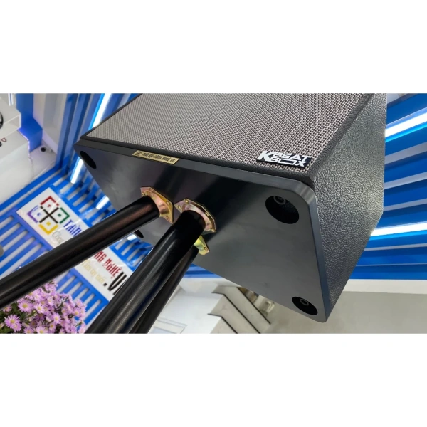 Để hiểu rõ lợi thế thực tế, hãy so sánh LiveXTRA-20% với một số mẫu chân loa phổ biến trên thị trường. (Ảnh 5) Để hiểu rõ lợi thế thực tế, hãy so sánh LiveXTRA-20% với một số mẫu chân loa phổ biến trên thị trường. (Ảnh 5)