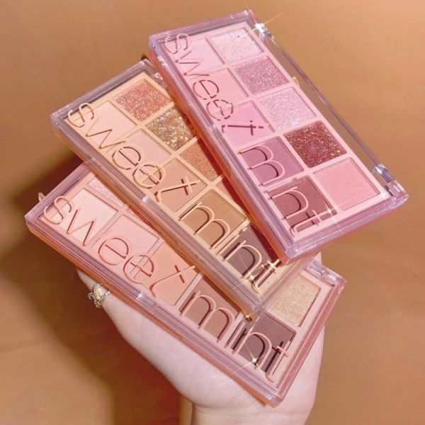 Như vậy, bảng mắt 10 ô 3 tone là “giải pháp trung hòa” phù hợp cho người dùng muốn có nhiều lựa chọn mà không muốn đầu tư quá nhiều. (Ảnh 3) Như vậy, bảng mắt 10 ô 3 tone là “giải pháp trung hòa” phù hợp cho người dùng muốn có nhiều lựa chọn mà không muốn đầu tư quá nhiều. (Ảnh 3)