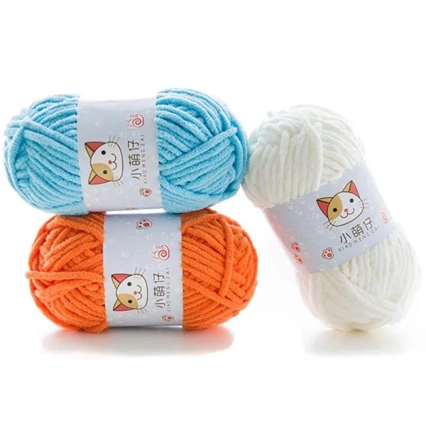 Đối chiếu với len nhung đũa (len dày, có độ co giãn mạnh hơn), nhung mèo thiếu lớp bề mặt bền chắc, dẫn tới hiện tượng lông “bong bóng” khi áp lực lên vùng dày. (Ảnh 4)