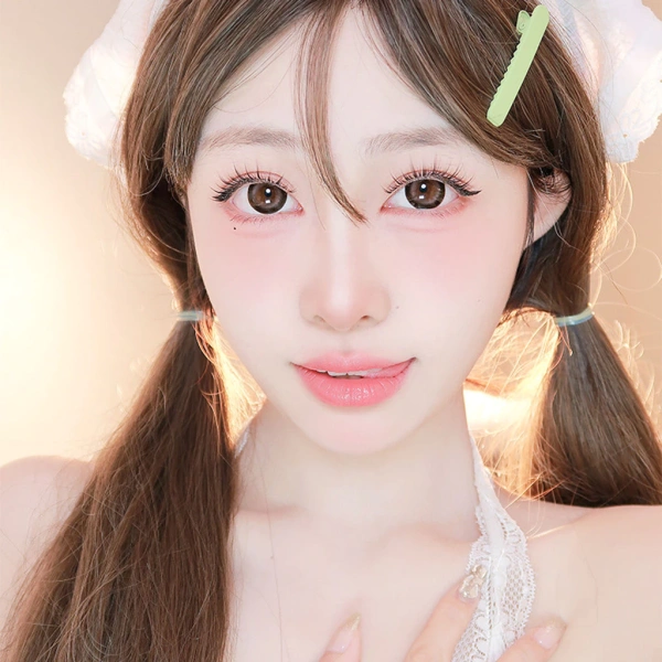Để có cái nhìn rõ ràng hơn, chúng ta cùng so sánh các tiêu chí quan trọng giữa mi giả nhẹ và mi truyền thống (độ dày cao, vật liệu nặng). (Ảnh 4) Để có cái nhìn rõ ràng hơn, chúng ta cùng so sánh các tiêu chí quan trọng giữa mi giả nhẹ và mi truyền thống (độ dày cao, vật liệu nặng). (Ảnh 4)