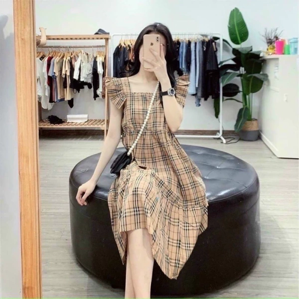 Mặc váy babydoll nhẹ nhàng, người ta thường nhận ra việc chọn giày phù hợp mới quyết định sự thoải mái suốt cả ngày - Ảnh 1 Mặc váy babydoll nhẹ nhàng, người ta thường nhận ra việc chọn giày phù hợp mới quyết định sự thoải mái suốt cả ngày - Ảnh 1