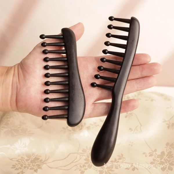 Massage nhẹ khi chải, lược gỗ răng tròn tím biến buổi sáng gia đình thành khoảnh khắc thư giãn. - Ảnh 1 Massage nhẹ khi chải, lược gỗ răng tròn tím biến buổi sáng gia đình thành khoảnh khắc thư giãn. - Ảnh 1