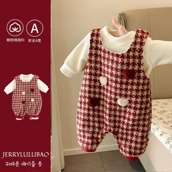 Để đưa ra quyết định mua sắm thông minh, phụ huynh cần hiểu rõ ưu nhược điểm của từng loại vải, đặc biệt là ở phần viền áo. (Ảnh 3)