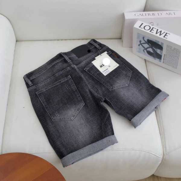 Dưới đây là một mẫu short jean được nhiều người dùng đánh giá cao vì đáp ứng đủ các tiêu chí đã nêu trên. (Ảnh 4)