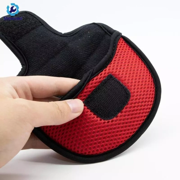 So sánh với việc thay thế toàn bộ một chiếc putter khi bị hư hại, chi phí mua một chiếc bao đầu gậy nylon mini chỉ khoảng 110.000 VND sau khi được giảm giá. (Ảnh 3)