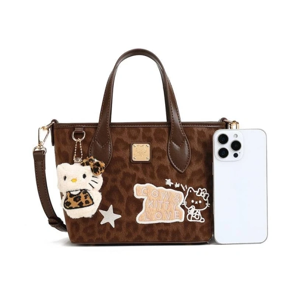 Một chiếc túi tote Hello Kitty dễ thương có thể khiến người dùng nhận ra giới hạn thực tế của dung tích - Ảnh 4 Một chiếc túi tote Hello Kitty dễ thương có thể khiến người dùng nhận ra giới hạn thực tế của dung tích - Ảnh 4