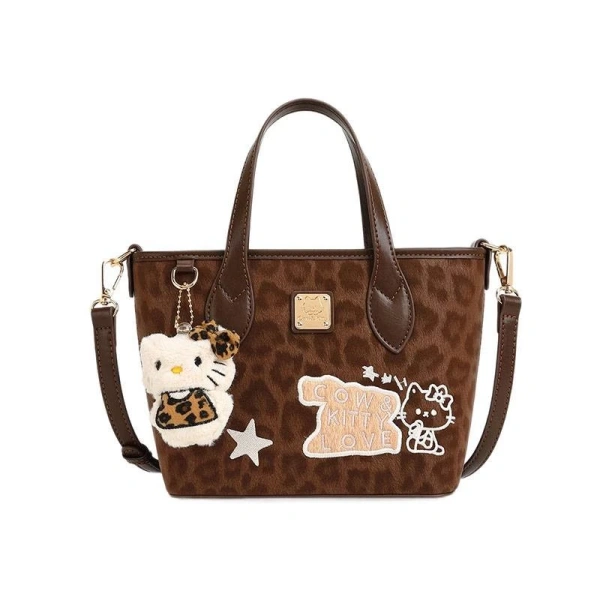 Một chiếc túi tote Hello Kitty dễ thương có thể khiến người dùng nhận ra giới hạn thực tế của dung tích - Ảnh 5 Một chiếc túi tote Hello Kitty dễ thương có thể khiến người dùng nhận ra giới hạn thực tế của dung tích - Ảnh 5