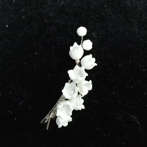 Ngày làm việc dài, kẹp tóc handmade bất ngờ làm tóc xù rối lại - Ảnh 1 Ngày làm việc dài, kẹp tóc handmade bất ngờ làm tóc xù rối lại - Ảnh 1