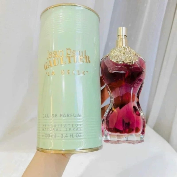 Mặc dù các nhà sản xuất thường cam kết “độ lưu hương lâu dài”, nhưng thực tế còn phụ thuộc vào nhiều yếu tố mà người tiêu dùng không chú ý. (Ảnh 2)