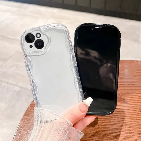 Qua bảng so sánh, ốp silicone nổi trội ở khả năng giảm lực va chạm, trong khi các loại khác có lợi thế về độ mỏng và thẩm mỹ. (Ảnh 4)
