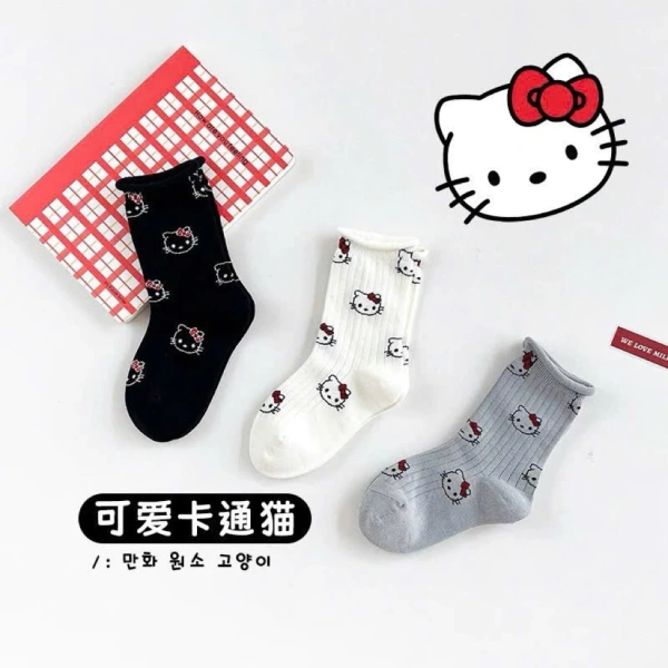 Trong bối cảnh này, Set tất mèo cho bé gái từ 1-12t đáp ứng hầu hết tiêu chí trên: chất vải mềm, co giãn, thấm hút tốt, không xù, không bãi, gồm 3 size (1‑4, 4‑8, 8‑12 tháng) và có 10 đôi màu sắc phong phú, đủ để bé thay đổi trong suốt một tuần. (Ảnh 4)