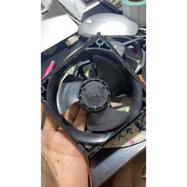 Sau một thời gian sử dụng, tiếng ồn nhẹ của quạt DC trong tủ Đông khiến người dùng tỉnh ngộ về mức tiêu thụ điện thực tế - Ảnh 2 Sau một thời gian sử dụng, tiếng ồn nhẹ của quạt DC trong tủ Đông khiến người dùng tỉnh ngộ về mức tiêu thụ điện thực tế - Ảnh 2