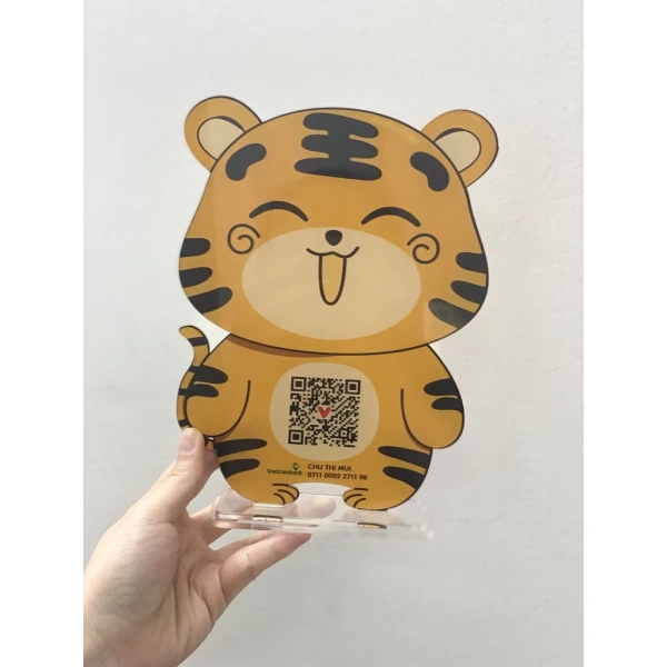 Chất liệu của bảng QR cũng đóng vai trò quan trọng. (Ảnh 4) Chất liệu của bảng QR cũng đóng vai trò quan trọng. (Ảnh 4)
