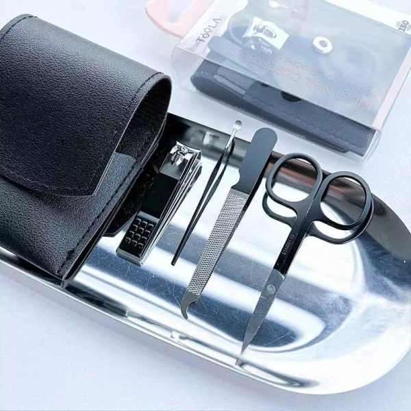 Lan, một nhân viên văn phòng thường xuyên đi lại, thường mua dịch vụ làm móng tại tiệm mỗi tuần. (Ảnh 5)