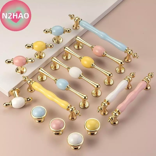 Sự bất ngờ khi tay cầm tủ quần áo gốm màu vàng giữ màu bền lâu hơn dự kiến sau một năm sử dụng. - Ảnh 3