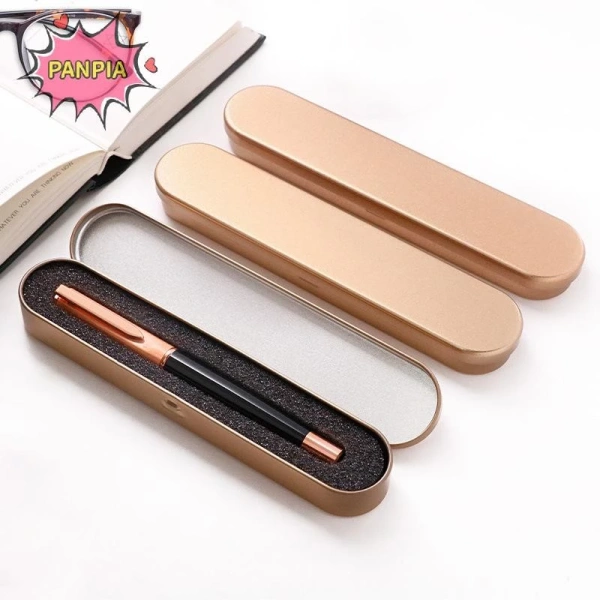 Hầu hết các hộp bút kim loại hiện nay có lớp lót bọt biển để bảo vệ ngòi bút và tránh trầy xước. (Ảnh 2) Hầu hết các hộp bút kim loại hiện nay có lớp lót bọt biển để bảo vệ ngòi bút và tránh trầy xước. (Ảnh 2)