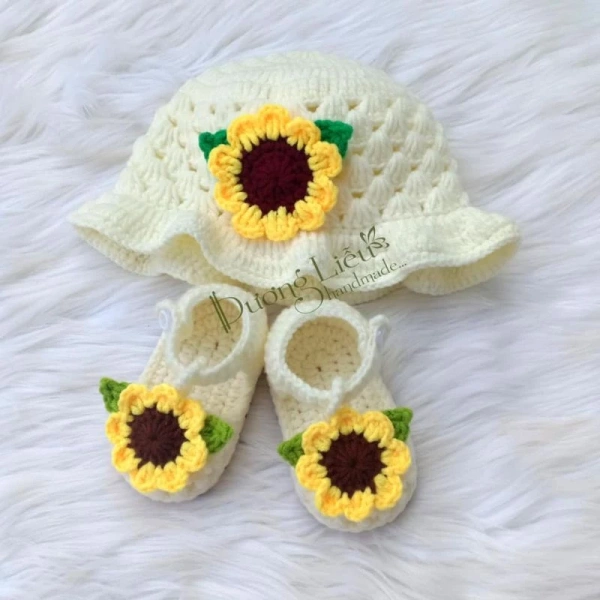 Mỗi 3–4 tháng, nên thực hiện một buổi “đánh bật” nhẹ bằng cây chổi mềm, sau đó hút bụi để loại bỏ lớp bụi bám bề mặt. (Ảnh 5)