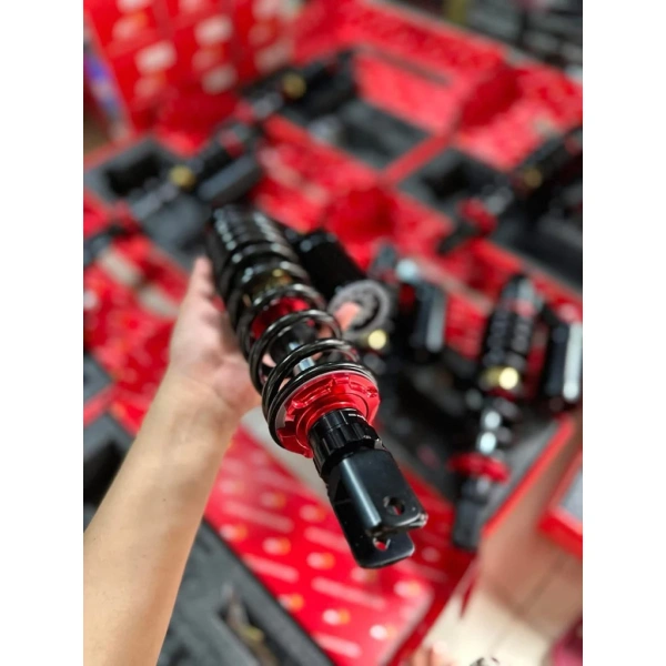 Phuộc 330 mm được thiết kế đặc biệt để giải quyết những vấn đề trên. (Ảnh 2) Phuộc 330 mm được thiết kế đặc biệt để giải quyết những vấn đề trên. (Ảnh 2)
