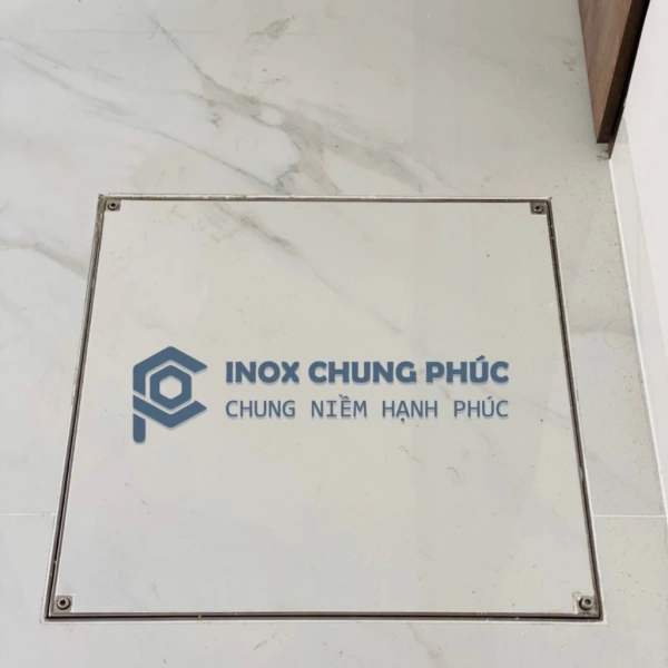 Với nhu cầu tìm kiếm một giải pháp vừa bền, vừa thẩm mỹ, nắp bể ngầm 800x800 inox của Chung Phúc là một lựa chọn đáng cân nhắc. (Ảnh 3)