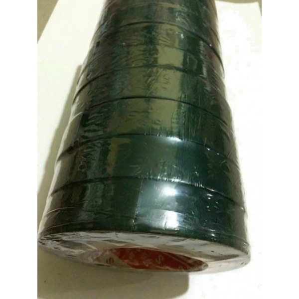 Băng keo hai mặt xốp siêu dính: Độ bám mạnh vừa tiện vừa gây rắc rối khi muốn tách vật.