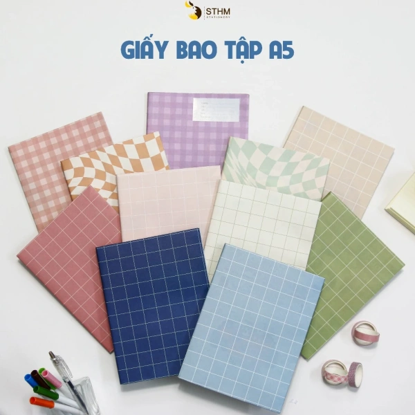 Bìa vở A5 họa tiết caro làm không gian học tập gọn gàng hơn, giúp tăng khả năng tập trung