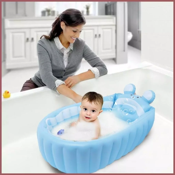 Bồn tắm hơi gập lại dễ trượt nếu không có đệm nền, điều mà nhiều cha mẹ chỉ nhận ra sau vài lần tắm.