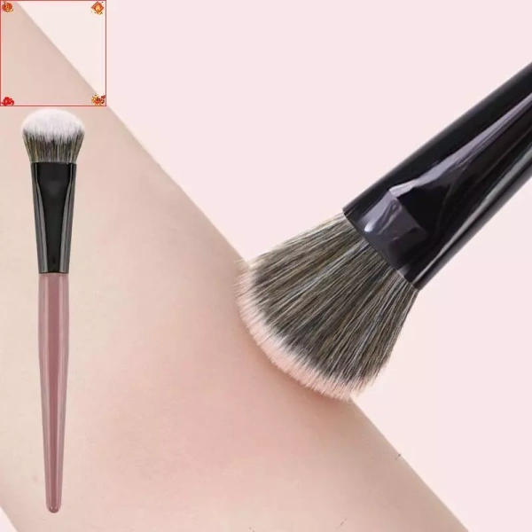Cọ lông mềm pha trộn giúp blush bột giữ màu suốt ngày – điều mà nhiều cô nàng mới bắt đầu chưa hề nghĩ tới