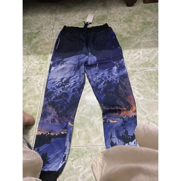 Độ dài 86 cm của quần nam size S thường gây bất ngờ cho người mới mua.