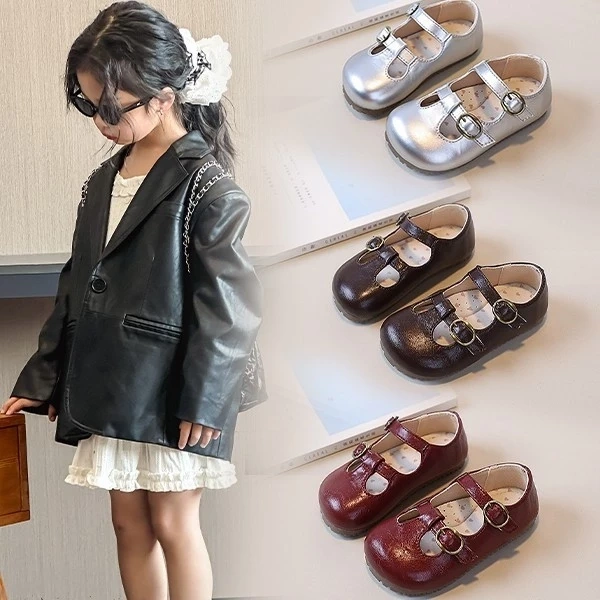 Giày lười thời trang cho bé gái: mềm mại và thoáng khí ban đầu, nhưng độ bám trên sân chơi lại gây bất ngờ