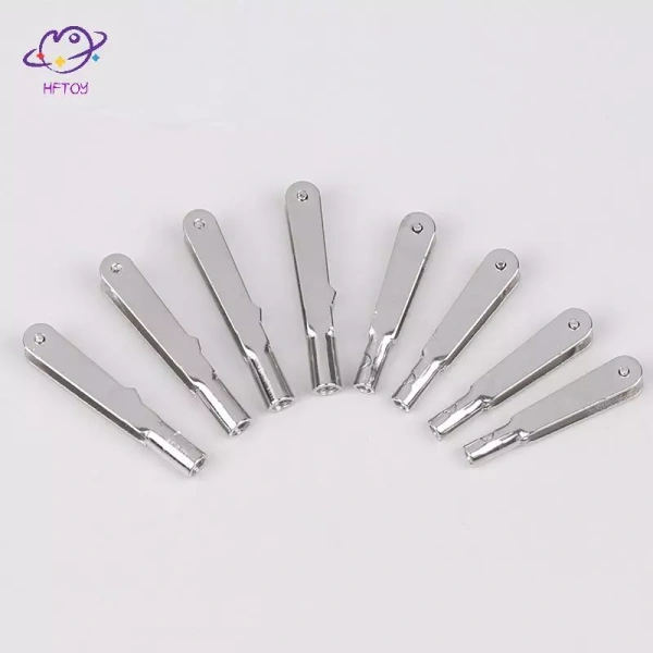 Khi bộ kẹp sừng kim loại cho máy bay RC quá chặt, việc điều chỉnh vị trí kẹp trở thành một thử thách không ngờ.