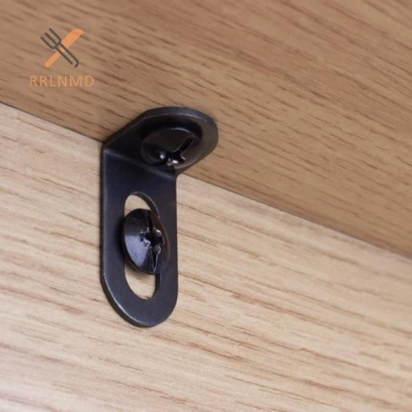Khi lắp góc kim loại cho tủ bếp: Bất ngờ khi độ bền không như kỳ vọng