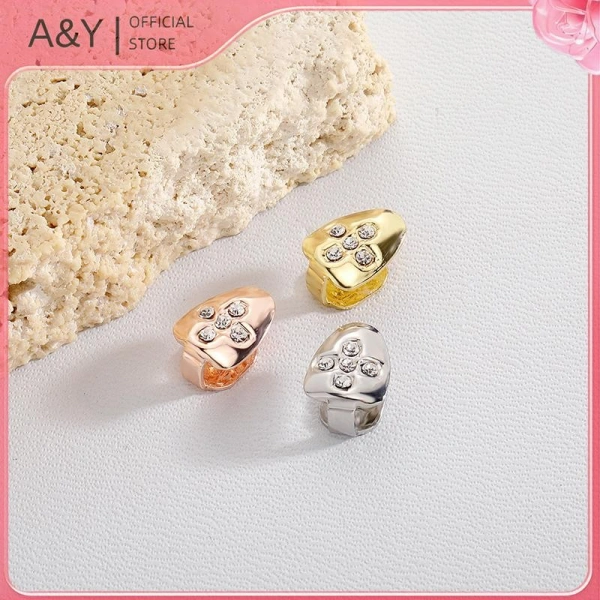 Những bất ngờ khi mang grillz kim cương giả: răng nhạy cảm và công việc bảo quản khó khăn