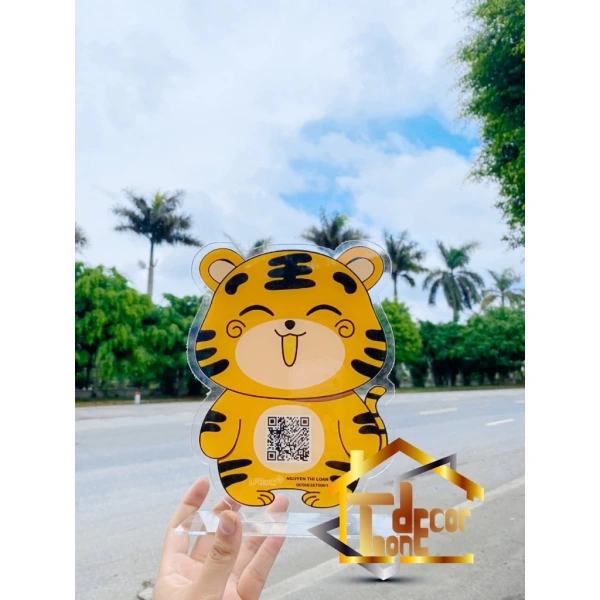 Sự bất ngờ khi một bảng QR mã hình hổ trên mặt bàn lại làm khách hàng ngừng quét