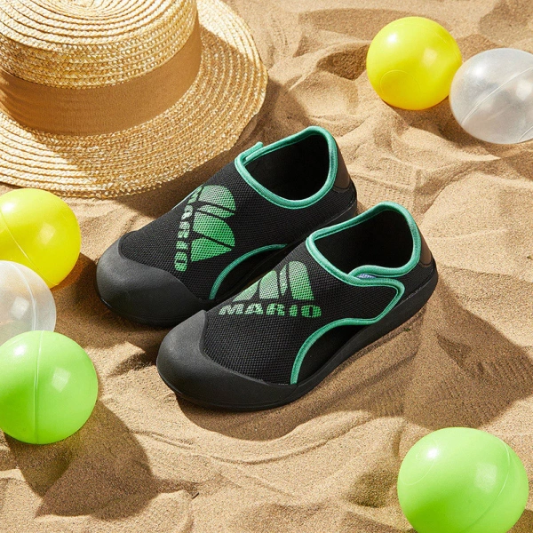 Sự thoáng khí của sandal cầu phao trẻ em tiềm ẩn một bất ngờ khiến cha mẹ phải cân nhắc lại.