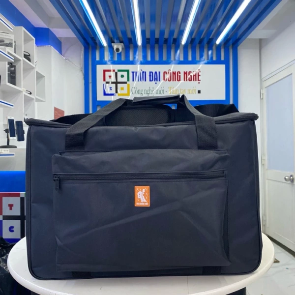 Túi đựng loa chống sốc, chịu nước bảo vệ thiết bị nhưng lại gây bất tiện khi di chuyển trong thành phố