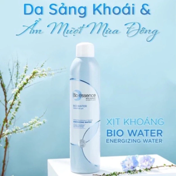 Mặc dù không thể thay thế hoàn toàn các sản phẩm chăm sóc da chuyên sâu, nước khoáng là “bộ tăng lực” giúp các sản phẩm dưỡng da phát huy tốt hơn. (Ảnh 2)